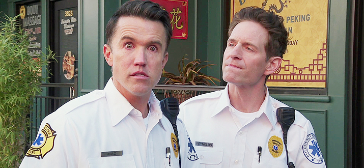 В Филадельфии всегда солнечно (It's Always Sunny in Philadelphia). Мак и Деннис идут в фельдшеры. (S17E03)